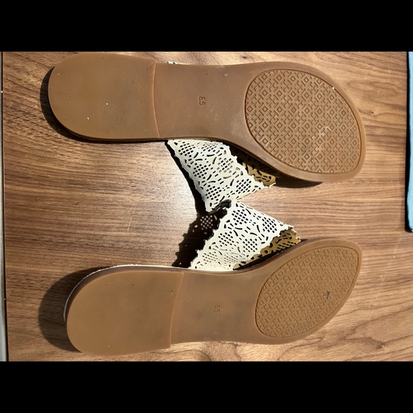 Tory Burch White Leather Sandals - Picture 5 of 5